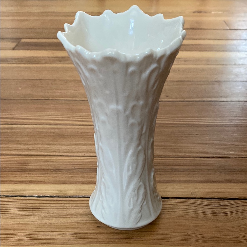Lenox cream‎ colored Textured Vase